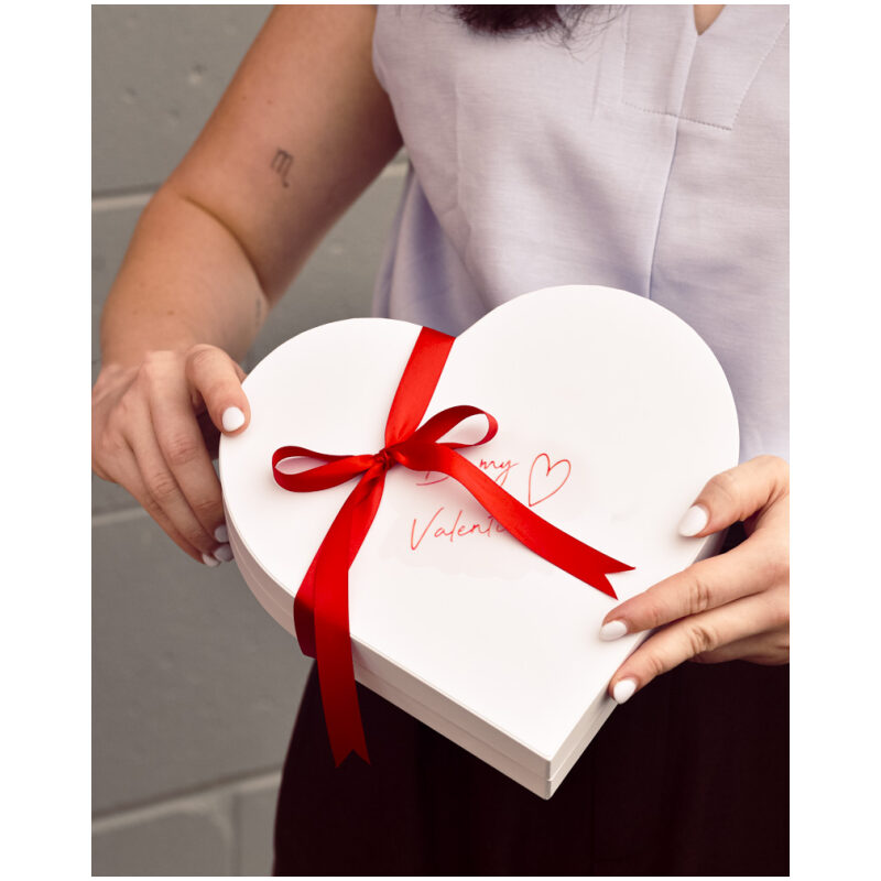 16-Piece Valentine Chocolate Pralines Heart Box - Image 2